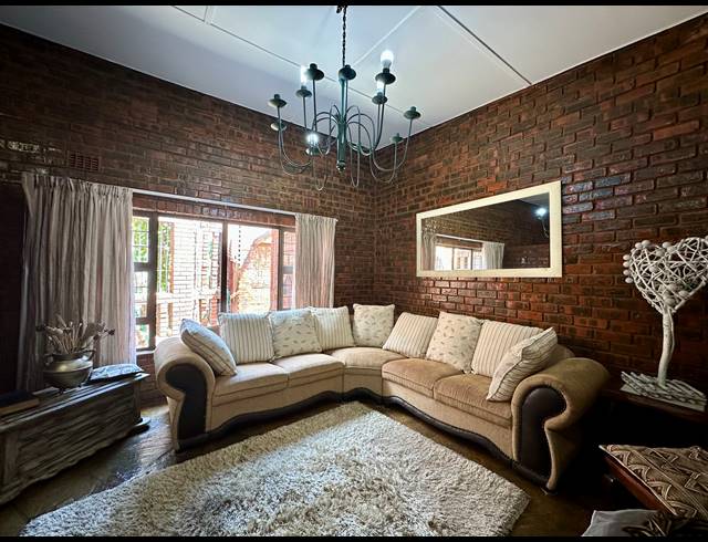 4 BEDROOM HOUSE FOR SALE IN MEER EN SEE